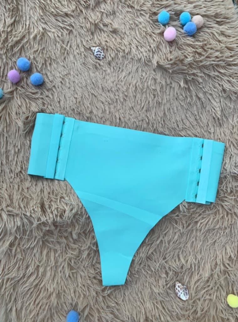Panties colaless con broche